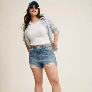 Torrid 3.5'' Destructed Denim Short NWT